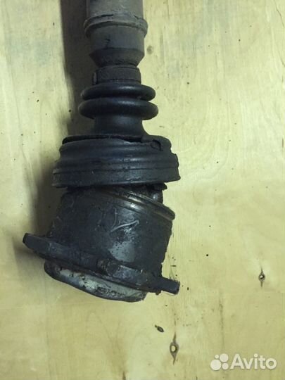 Привод правый Фольксваген гольф 3 1.6л. АКПП