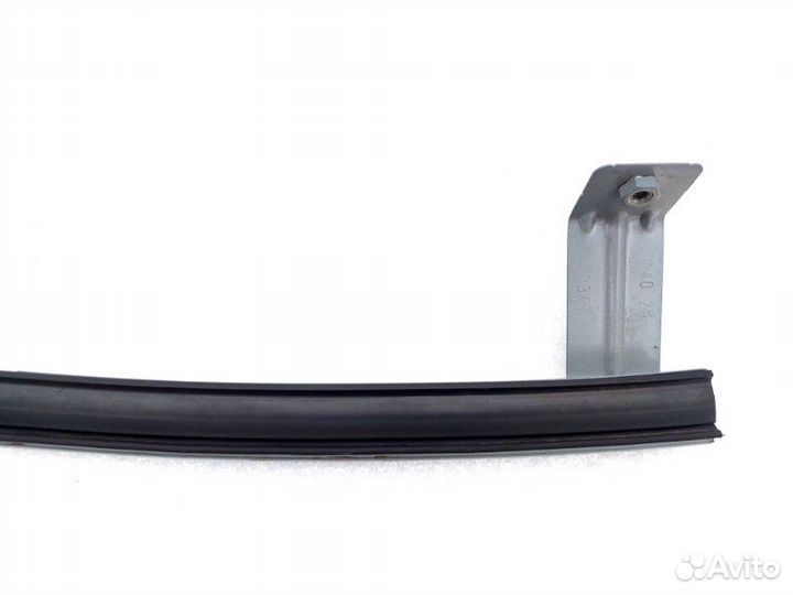 Направляющая стекла двери передняя правая Renault