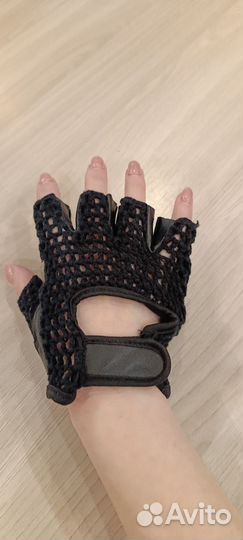 Спортивные перчатки