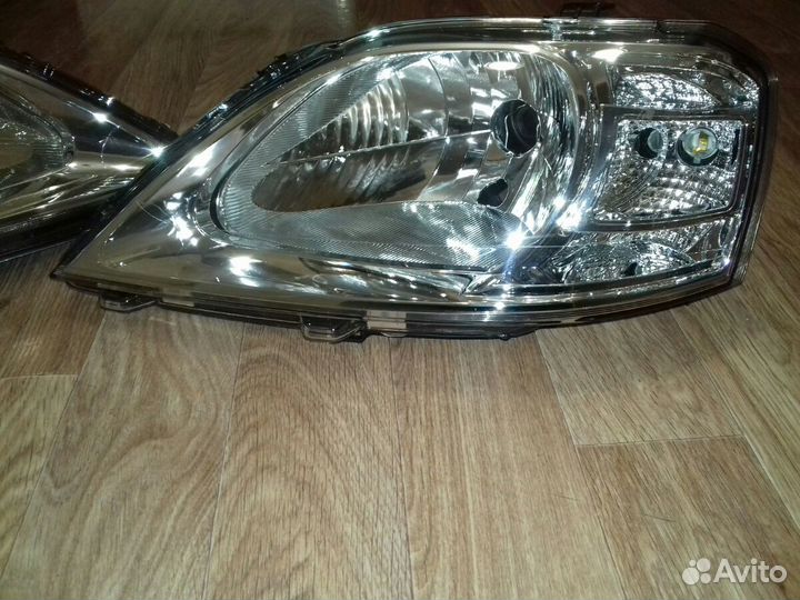 Фары передние на ларгус новые