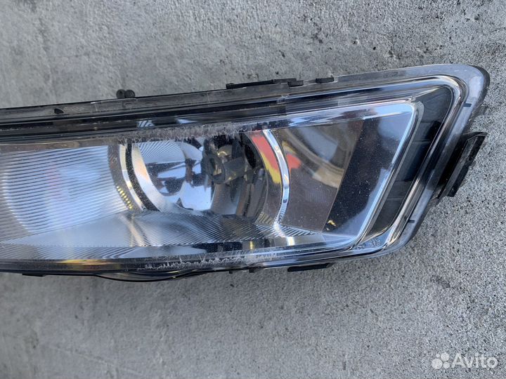 Фара противотуманная левая Skoda Rapid