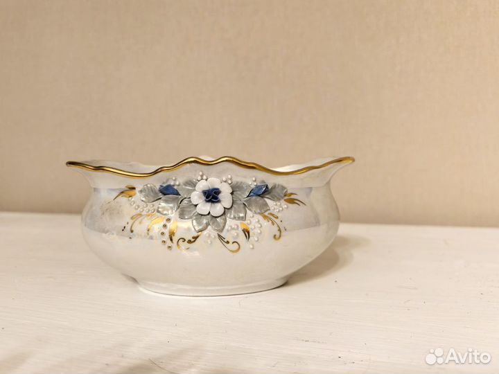 Сервизы и конфетница