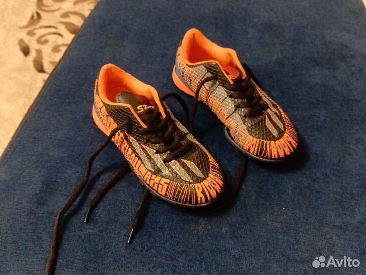 Футбольные бутсы для зала