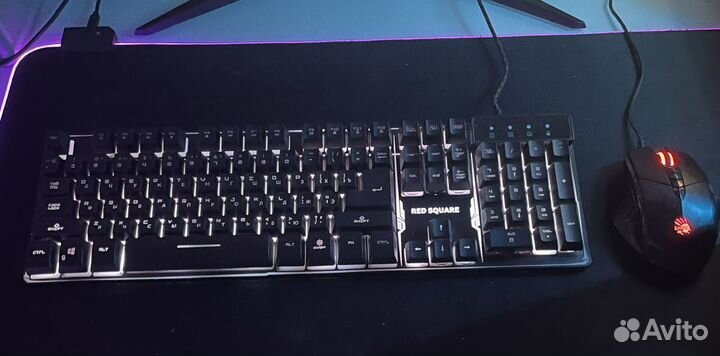 Клавиатура и наушники комплектом