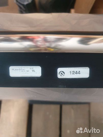 Молдинг стекла передний левый Audi Q7 4L