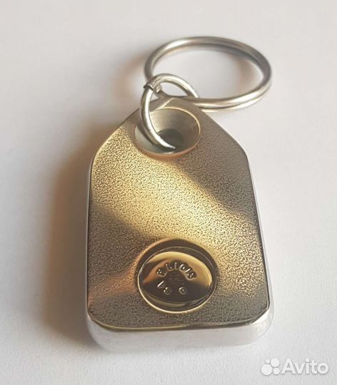 Брелок из фрагмента самолета Bombardier