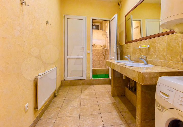 Комната 20 м² в 5-к., 1/1 эт.