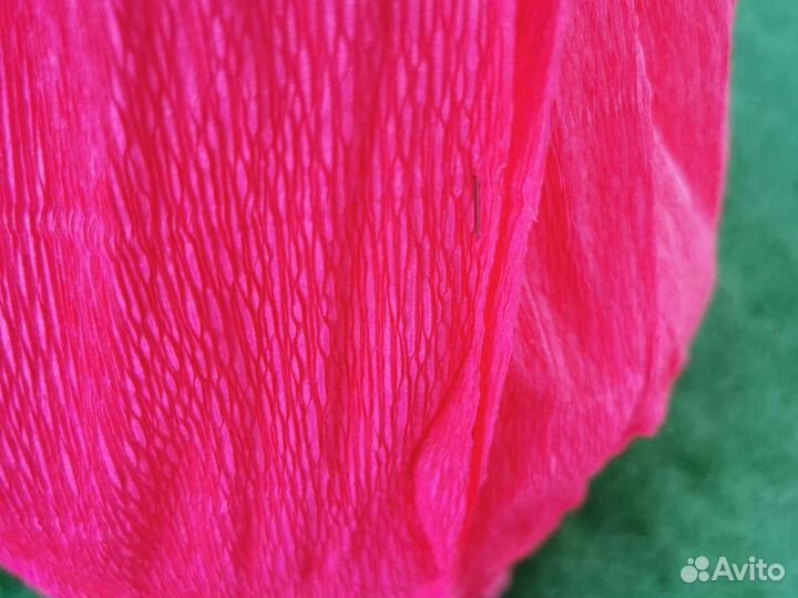 Бумага/упаковка гофрированная от цветов красная