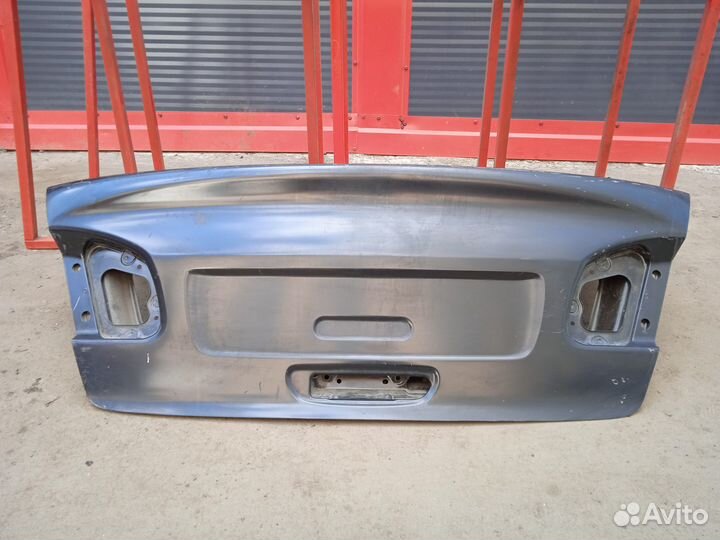 Крышка багажника Nissan Primera sedan P11