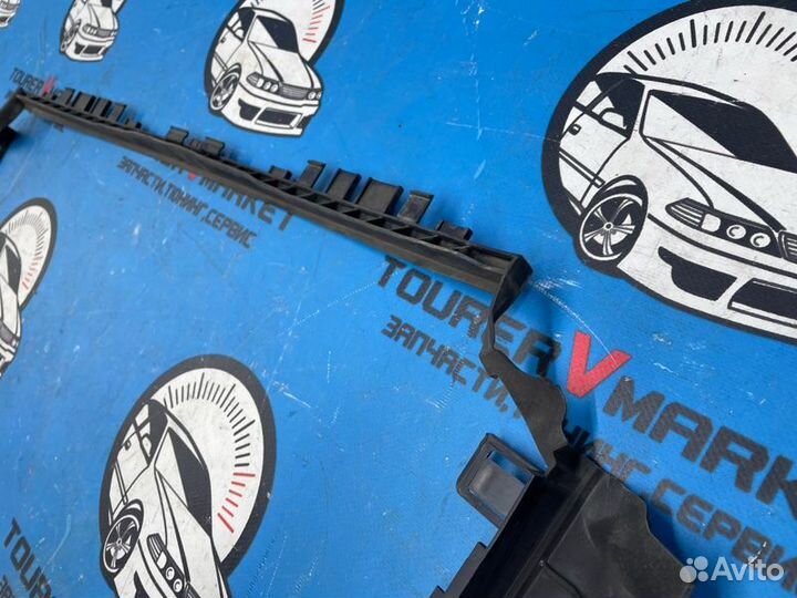 Дефлектор радиатора Mercedes-Benz C-Class WDD205