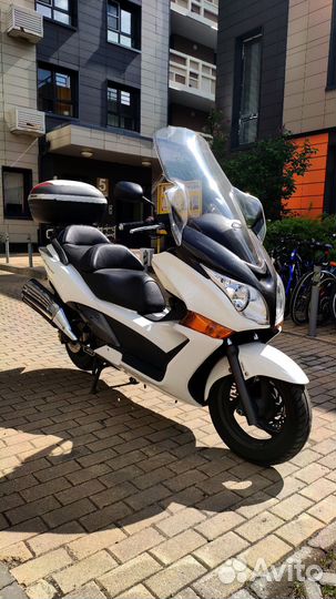 Макси скутер Honda Silver wing 600 GT