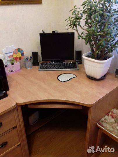 Стол угловой