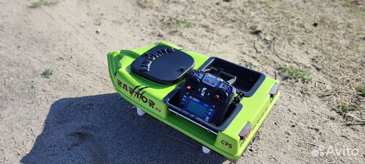 Прикормочный кораблик с gps