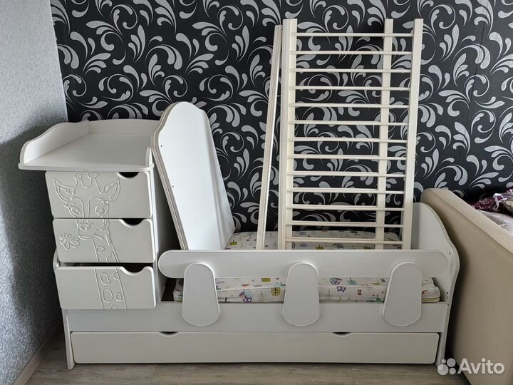 Детская кровать с матрасом