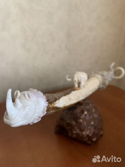 Сувенирная композиция из бивня мамонта