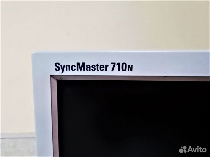 Монитор Samsung SyncMaster 710N