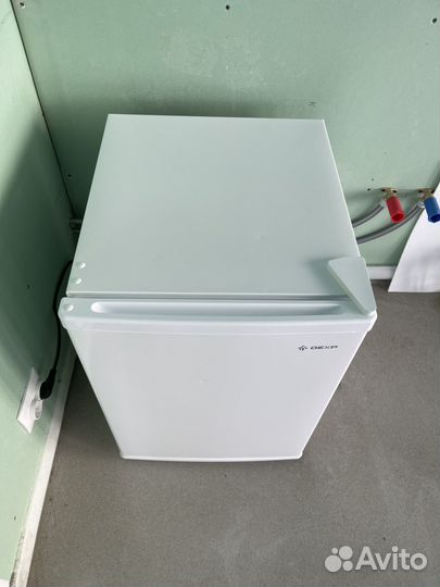 Холодильник компактный dexp RF-SD070MA/W белый