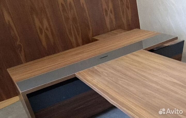 Стол руководителя с тумбой и приставкой