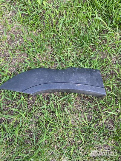 Продам пластиковую накладку на прог Шеви нива
