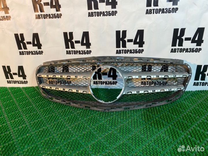 Решетка радиатора передняя Mercedes-Benz E-Class