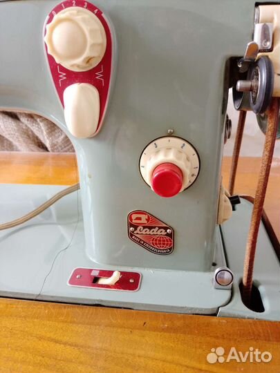 Швейная машина LADA