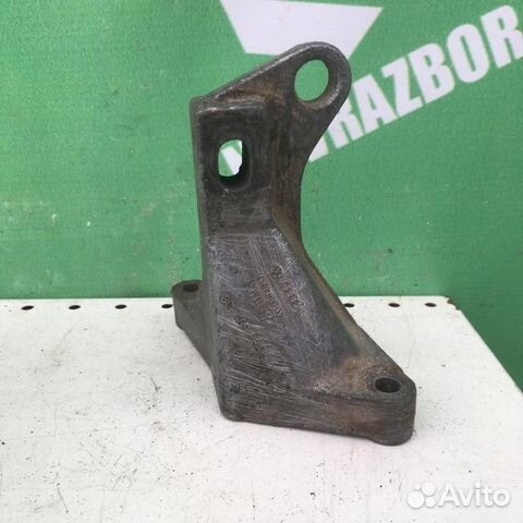 Кронштейн кпп Фольксваген Пассат Б3