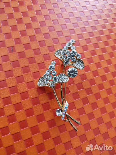 Броши новые