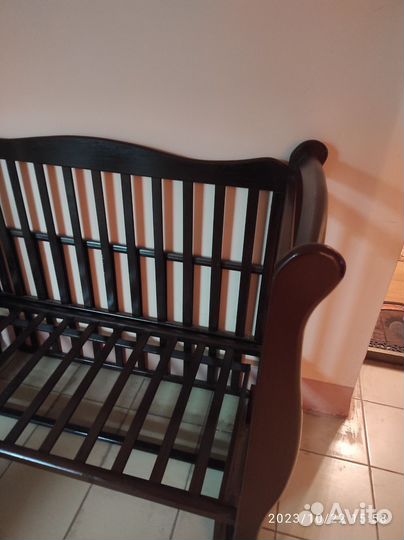 Детская кроватка с универсальным маятником