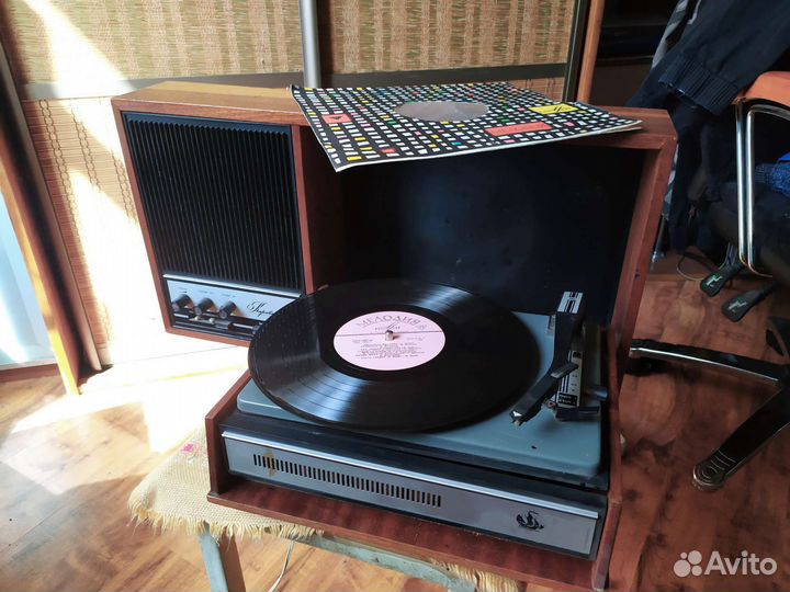 Радиола Каравелла,для пластинок