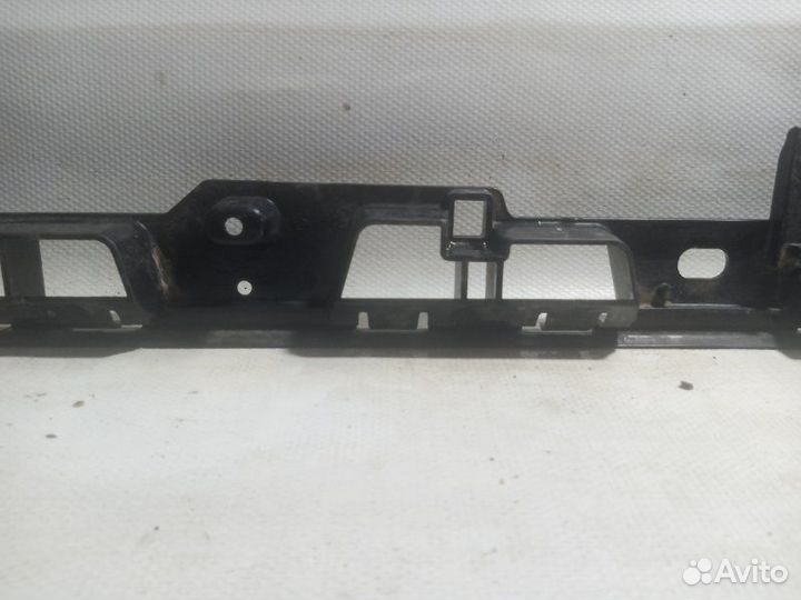 Кронштейн порога левый Porsche Macan 95В 2013