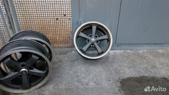 Литые диски из алюминиевого сплава