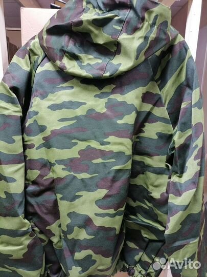Костюм камуфляжный и футболка в подарок новый