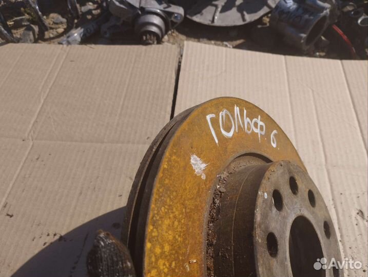 Передний тормозной диск Volkswagen Golf 6