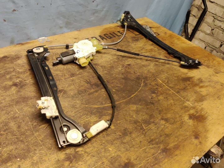 Стеклоподъемник левой двери BMW E92