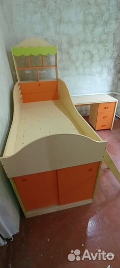 Детская кровать чердак со столом