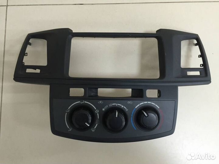 Накладка торпедо Toyota Hilux AN10,AN20,AN30 2011