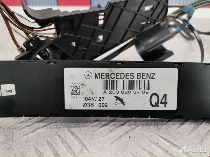 Усилитель антенны в заднем стекле Mercedes-Benz