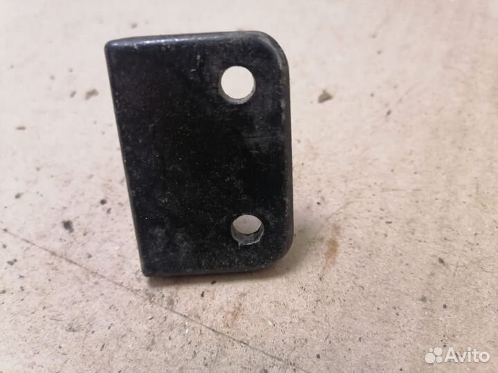 Кронштейн амортизатора капота Mercedes w221