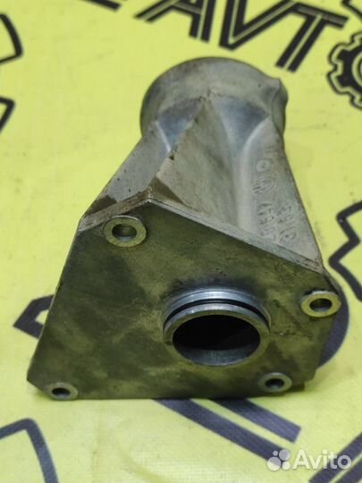 Кронштейн промежуточного вала привода Bmw X5 E53