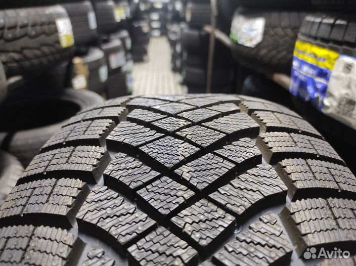 Pirelli Winter Ice Zero 225/55 R17 101H