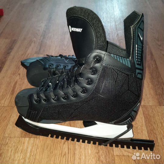 Коньки хоккейные