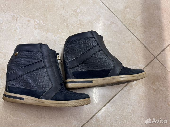 Кроссовки на высокой платформе 38 hilfiger