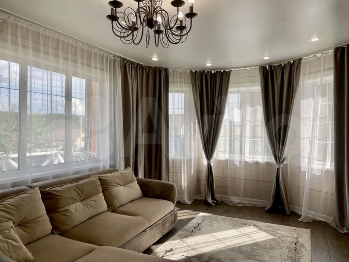 Коттедж 198 м² на участке 6 сот.