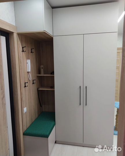 Прихожая по вашим размерам до потолка