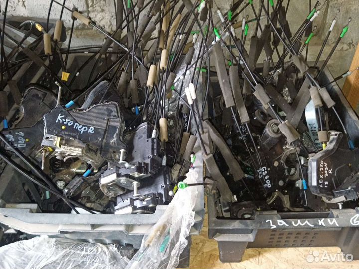 Замок двери передний левый Lexus is 250