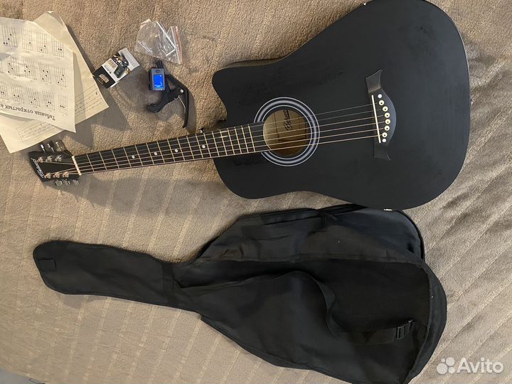 Акустическая гитара