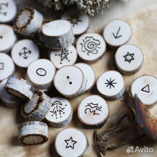 Оракул для гадания Ведьмины руны