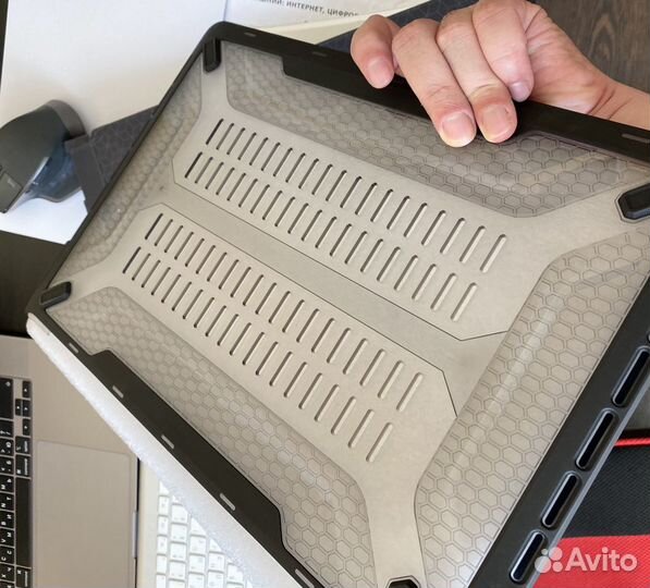 Защитный Чехол для MacBook Pro 16 Unicorn Beetle