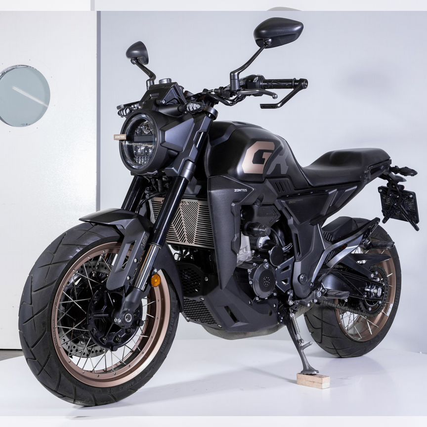 Қыздар бір уақытта екі белдікпен, қос ену