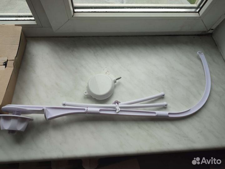 Детская кроватка с маятником